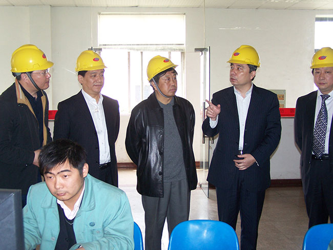  July 26, 2012, Zhangjiagang Party Secretary Xu Meijian braved the heat to chang condolences...